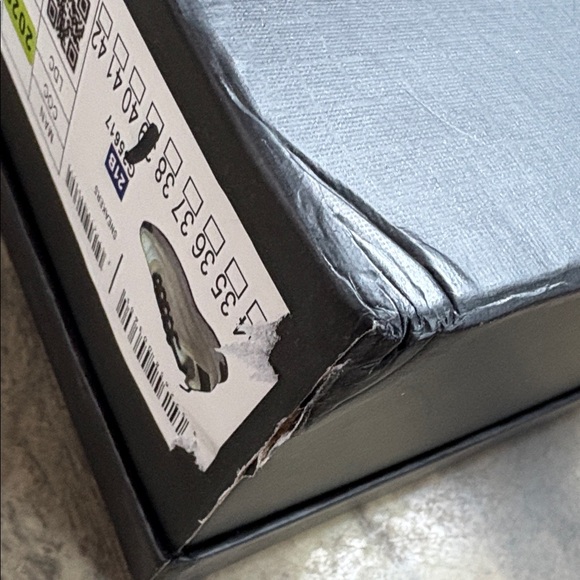 CHANEL Black Gift Set Packaging - Picture 6 of 7